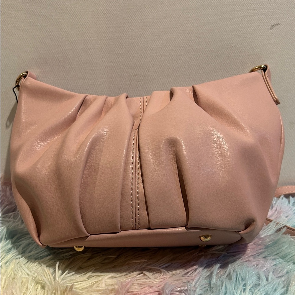Izzy & Ali Pink bag with Chain Strap Crossbody with Beauty - Picture 8 of 11